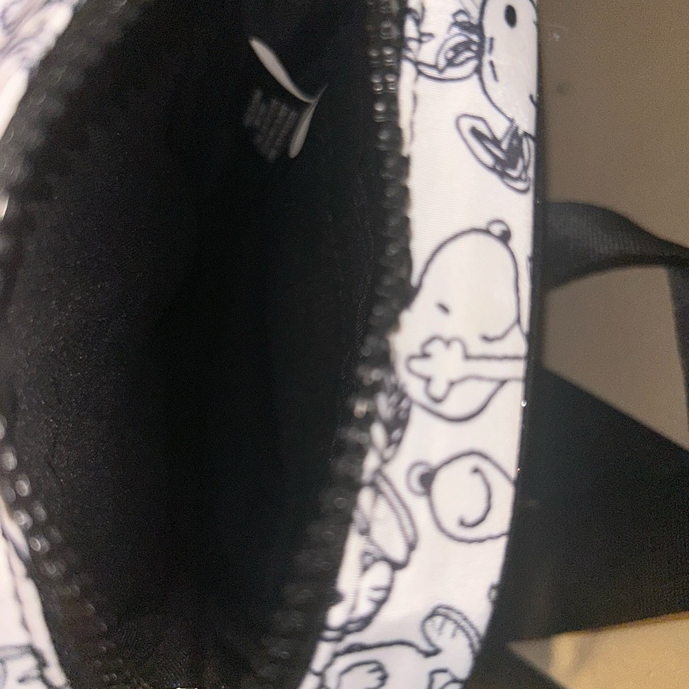Peanuts Black and White Crossbody Bag - Picture 4 of 4